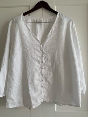 Laura Ashley 55% Linen white V-Neck Button long sleeve Blouse